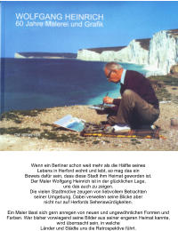 Wenn ein Berliner schon weit mehr als die Hälfte seines Lebens in Herford wohnt und lebt, so mag das ein Beweis dafür sein, dass diese Stadt ihm Heimat geworden ist. Der Maler Wolfgang Heinrich ist in der glücklichen Lage, uns das auch zu zeigen. Die vielen Stadtmotive zeugen von liebvollem Betrachten seiner Umgebung. Dabei verweilen seine Blicke aber nicht nur auf Herfords Sehenswürdigkeiten.  Ein Maler lässt sich gern anregen von neuen und ungewöhnlichen Formen und Farben. Wer bisher vorwiegend seine Bilder aus seiner engeren Heimat kannte, wird überrascht sein, in welche Länder und Städte uns die Retrospektive führt.